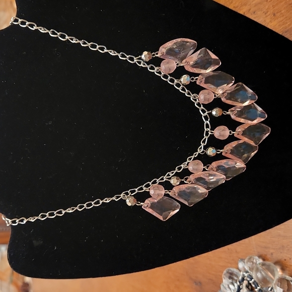 Fashion Necklace, light pink stones, with silver chain and lobster claw clasp. - Picture 5 of 6